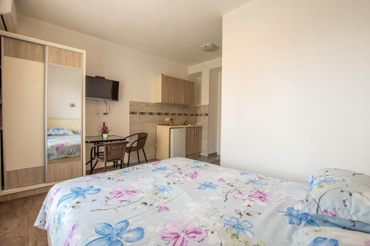 בודווה Apartments Elena מראה חיצוני תמונה