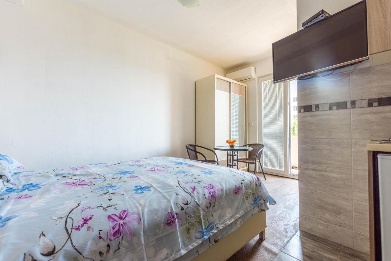 בודווה Apartments Elena מראה חיצוני תמונה