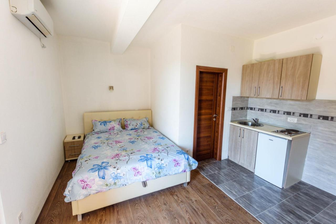 בודווה Apartments Elena מראה חיצוני תמונה