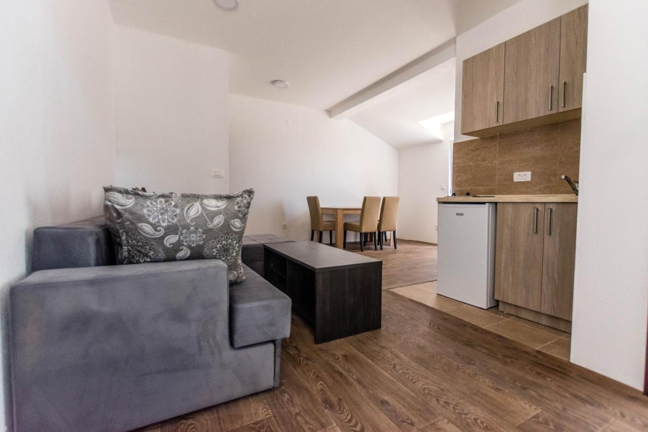 בודווה Apartments Elena מראה חיצוני תמונה