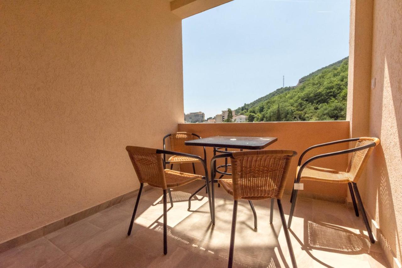 בודווה Apartments Elena מראה חיצוני תמונה